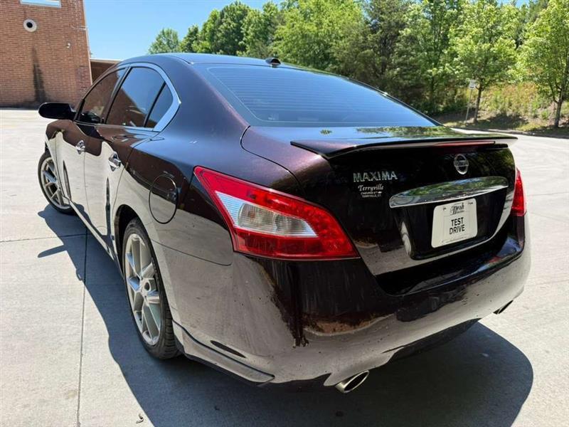 Nissan Maxima  2011