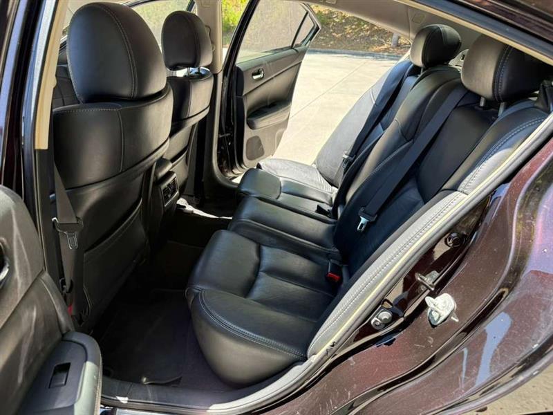 Nissan Maxima  2011