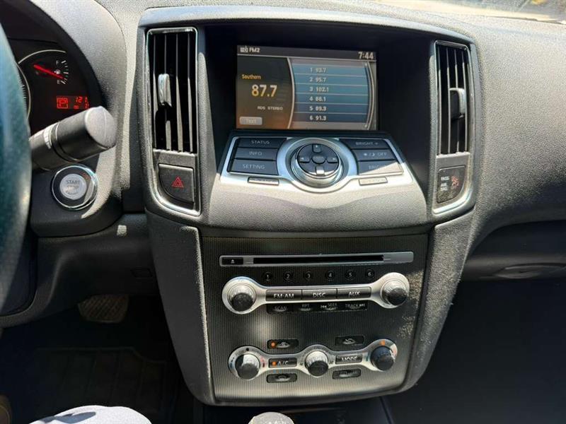Nissan Maxima  2011