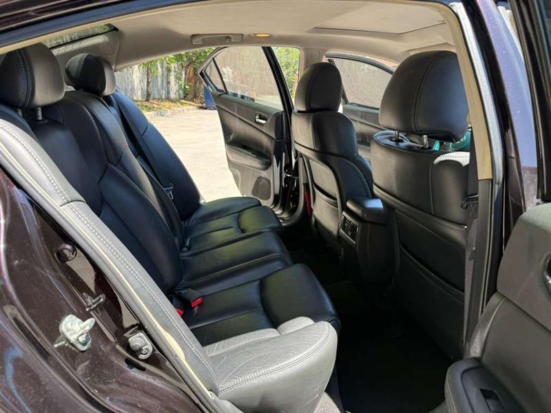 Nissan Maxima  2011