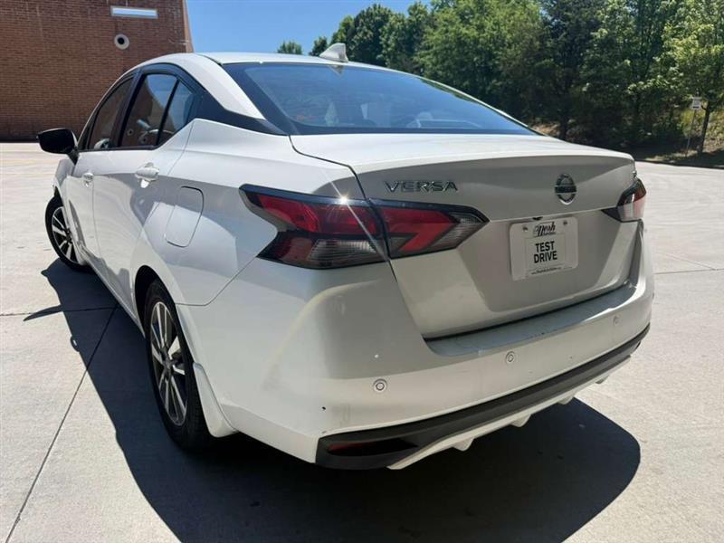 Nissan Versa  2021