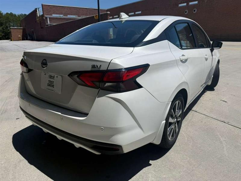 Nissan Versa  2021