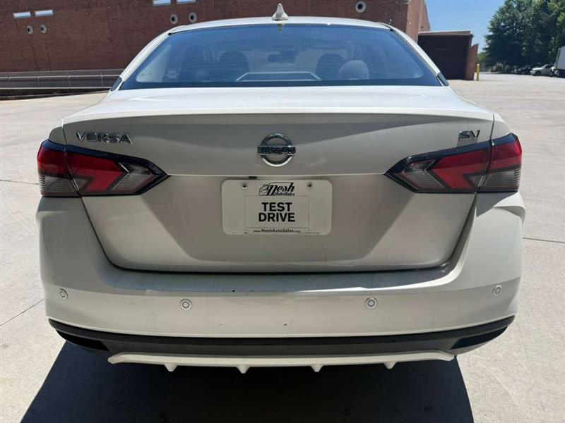 Nissan Versa  2021