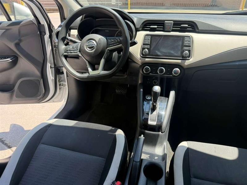Nissan Versa  2021
