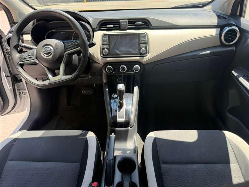 Nissan Versa  2021