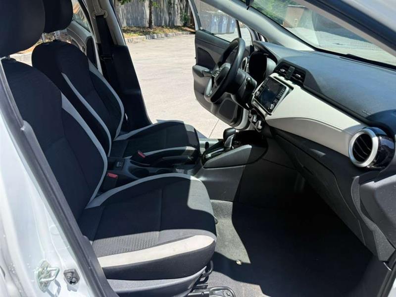 Nissan Versa  2021
