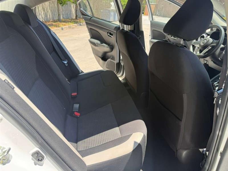 Nissan Versa  2021
