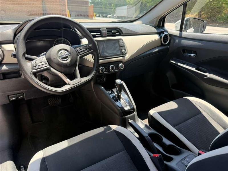 Nissan Versa  2021