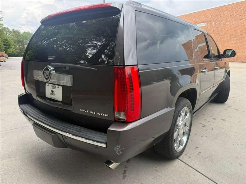 Cadillac Escalade  2011