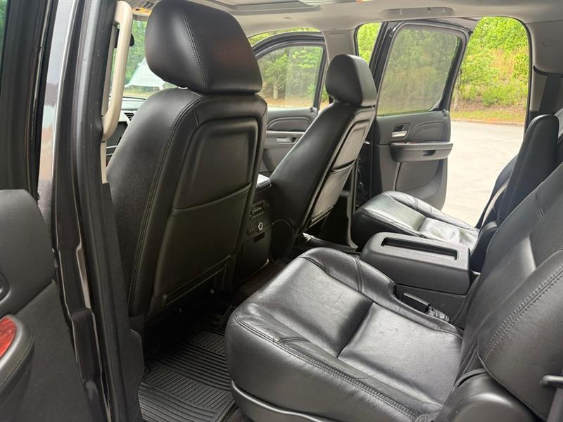 Cadillac Escalade  2011