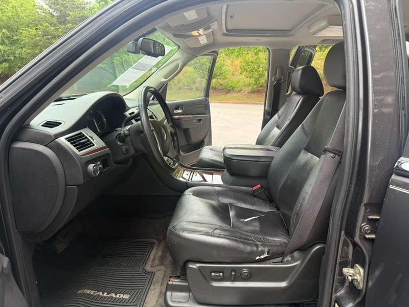 Cadillac Escalade  2011