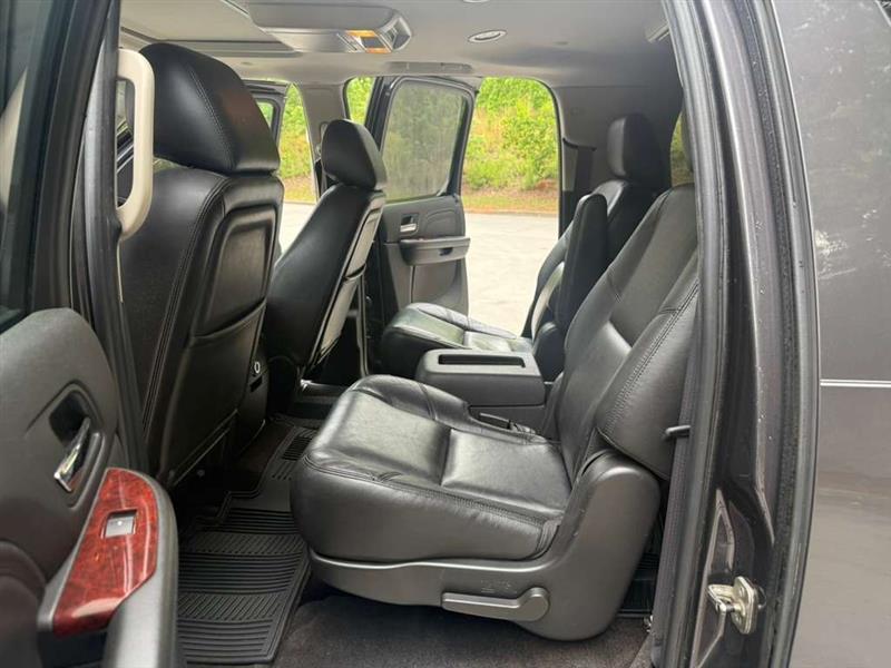 Cadillac Escalade  2011