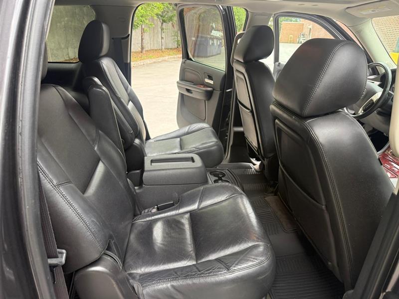 Cadillac Escalade  2011