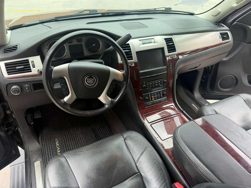 Cadillac Escalade  2011