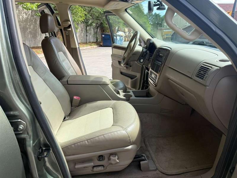 Ford Explorer  2004