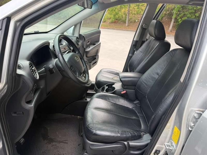 Kia Rondo  2009
