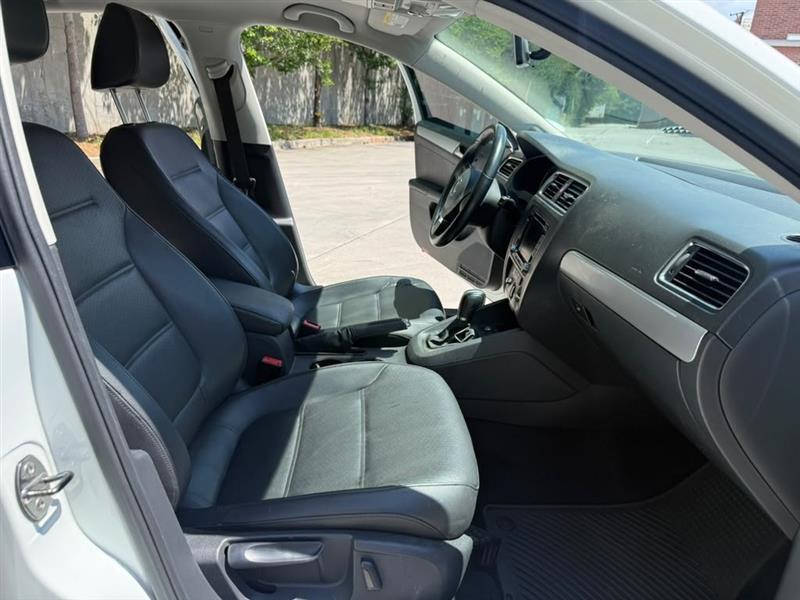 Volkswagen Jetta  2014