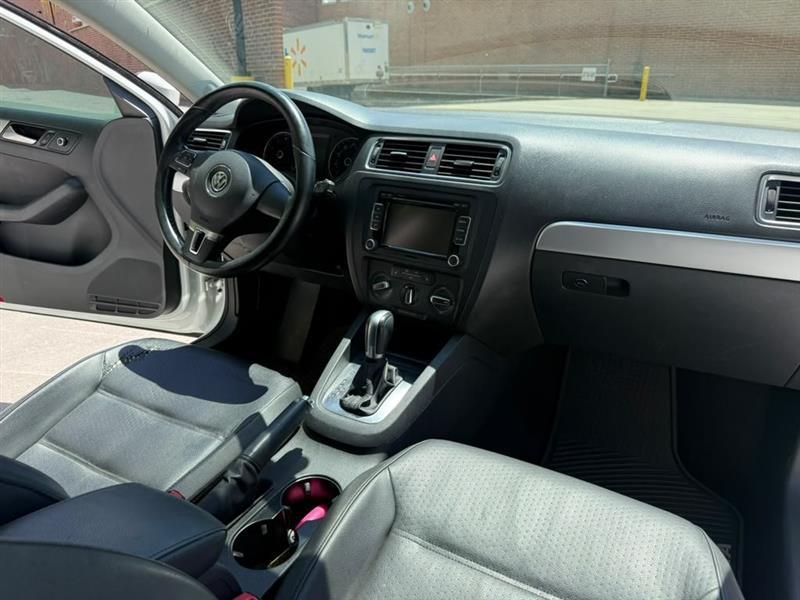 Volkswagen Jetta  2014