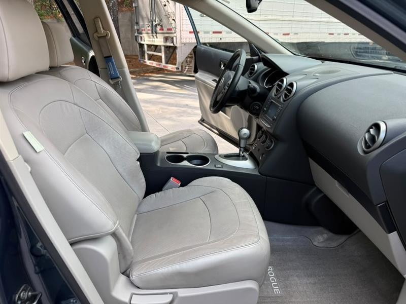 Nissan Rogue  2013
