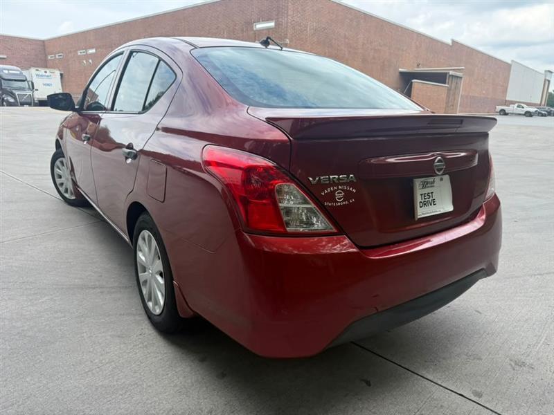 Nissan Versa  2017