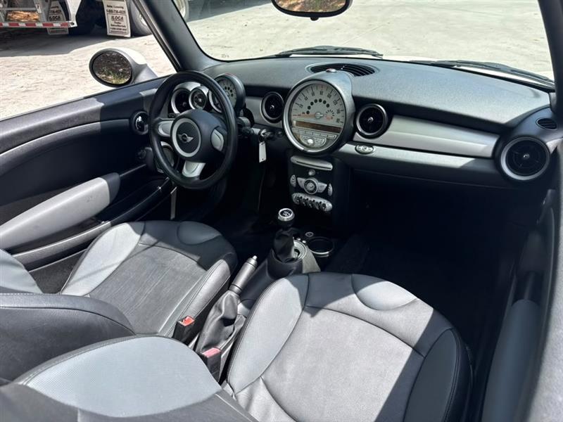 MINI Cooper  2009
