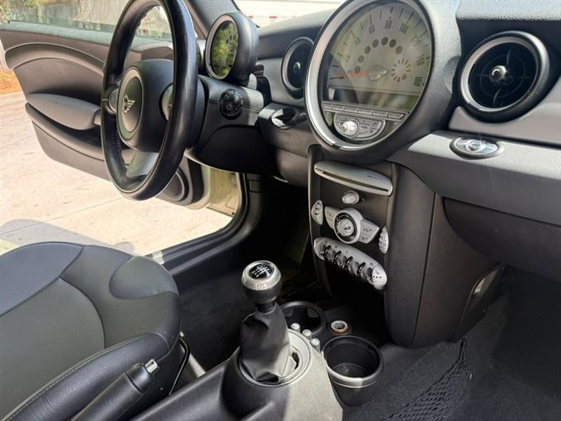 MINI Cooper  2009