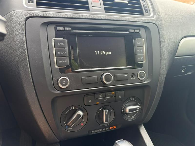 Volkswagen Jetta  2012