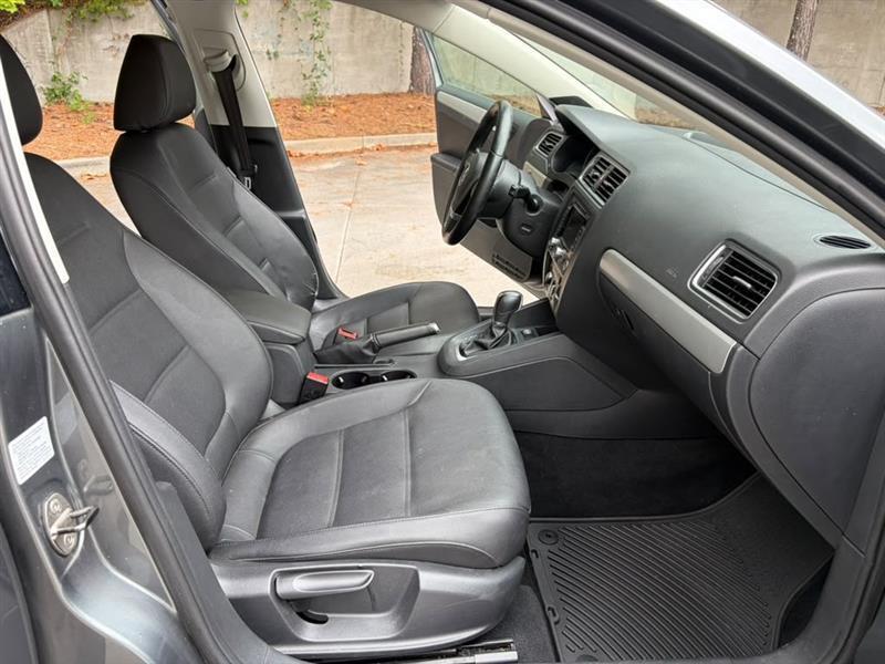 Volkswagen Jetta  2012