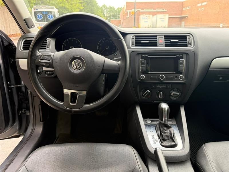 Volkswagen Jetta  2012
