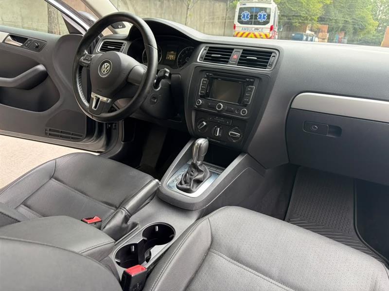 Volkswagen Jetta  2012