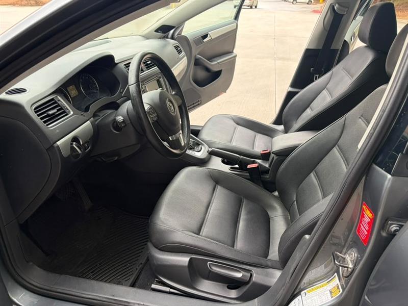 Volkswagen Jetta  2012