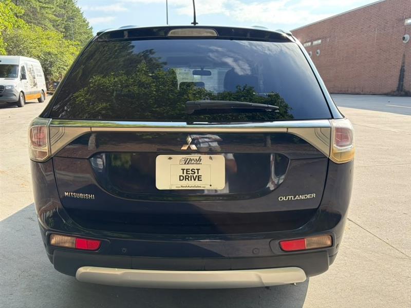 Mitsubishi Outlander  2015