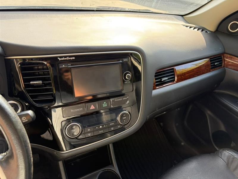 Mitsubishi Outlander  2015