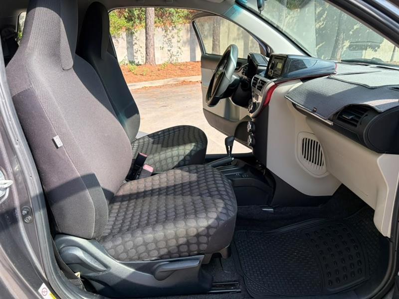 Scion iQ  2012