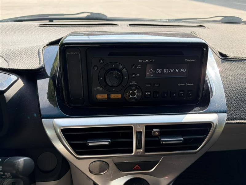 Scion iQ  2012