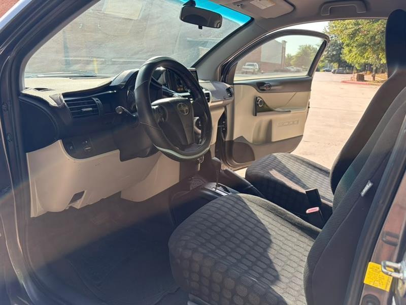 Scion iQ  2012