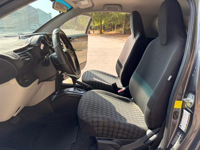 Scion iQ  2012