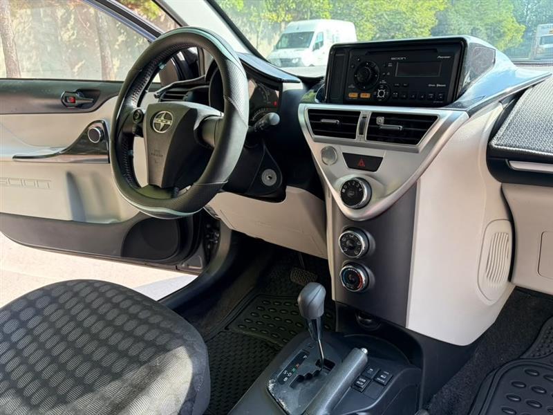 Scion iQ  2012
