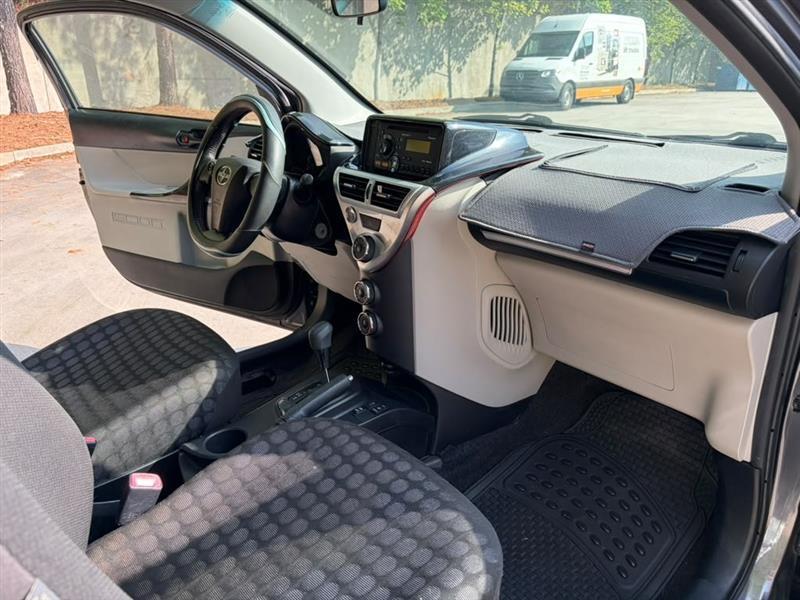 Scion iQ  2012
