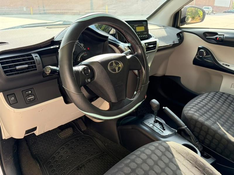 Scion iQ  2012