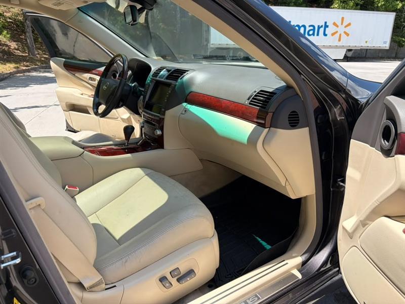 Lexus LS 460  2010