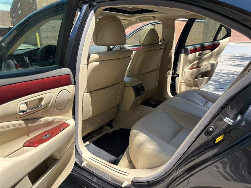 Lexus LS 460  2010