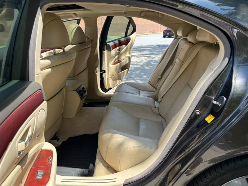 Lexus LS 460  2010
