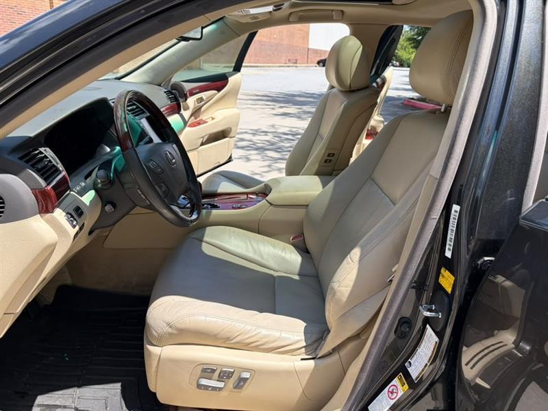 Lexus LS 460  2010