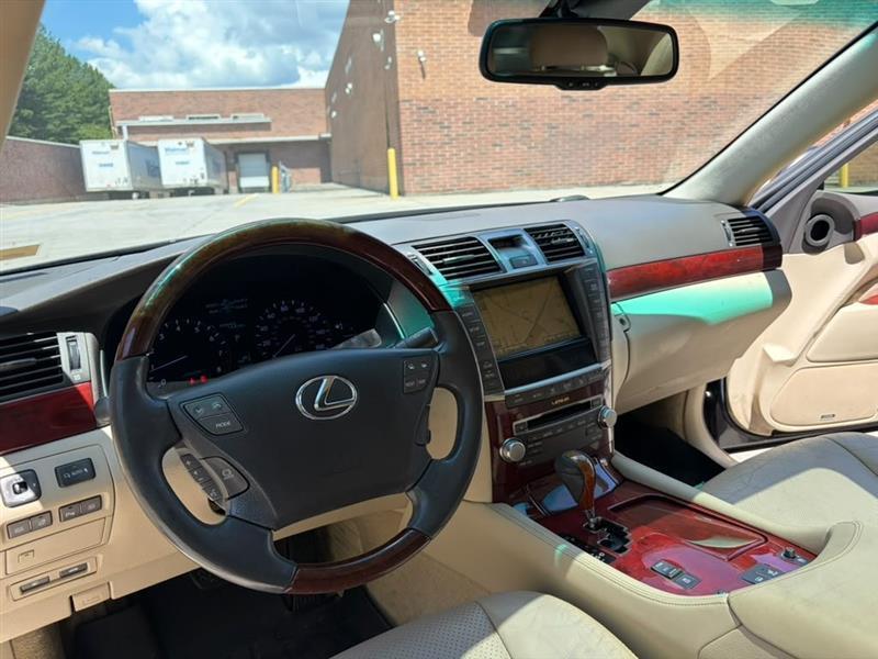 Lexus LS 460  2010