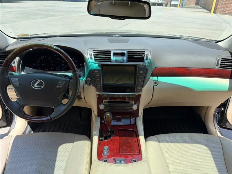 Lexus LS 460  2010
