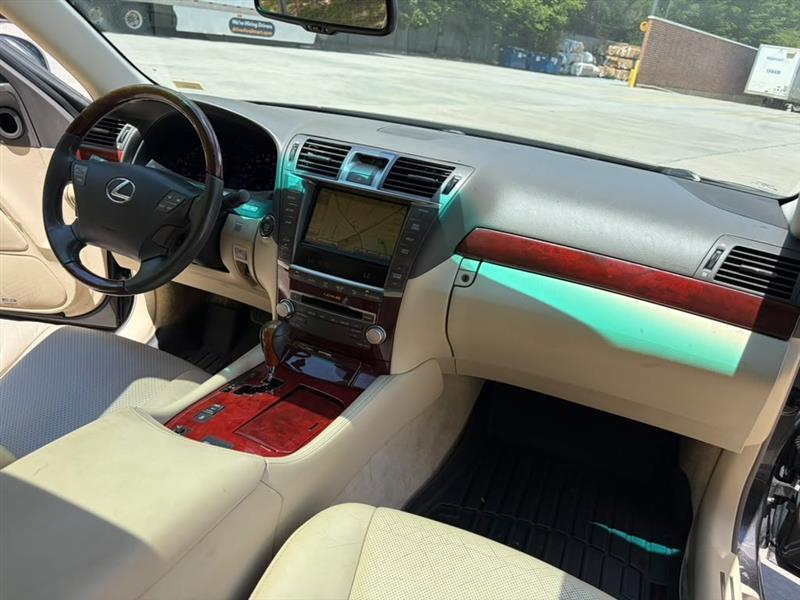Lexus LS 460  2010