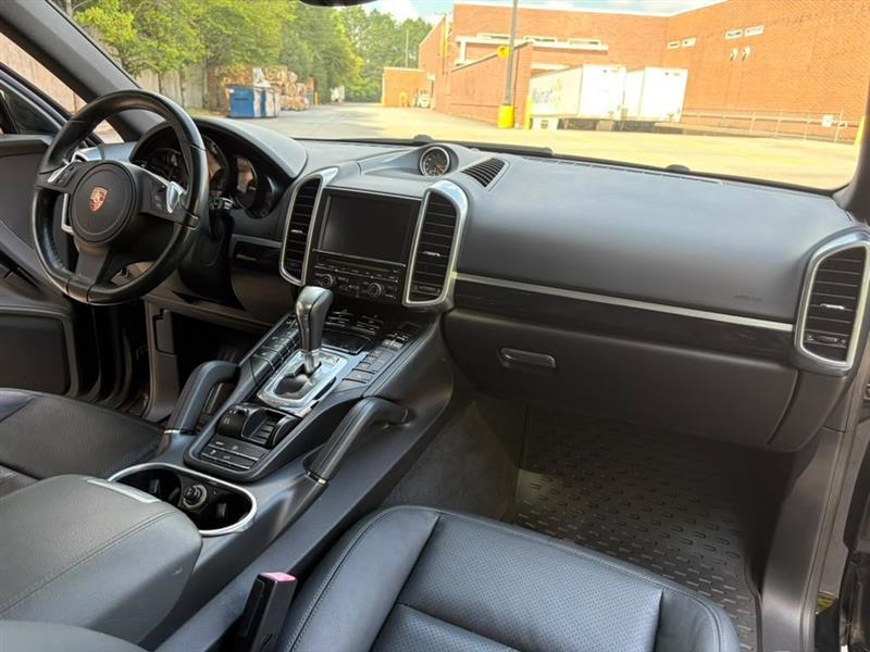 Porsche Cayenne  2013