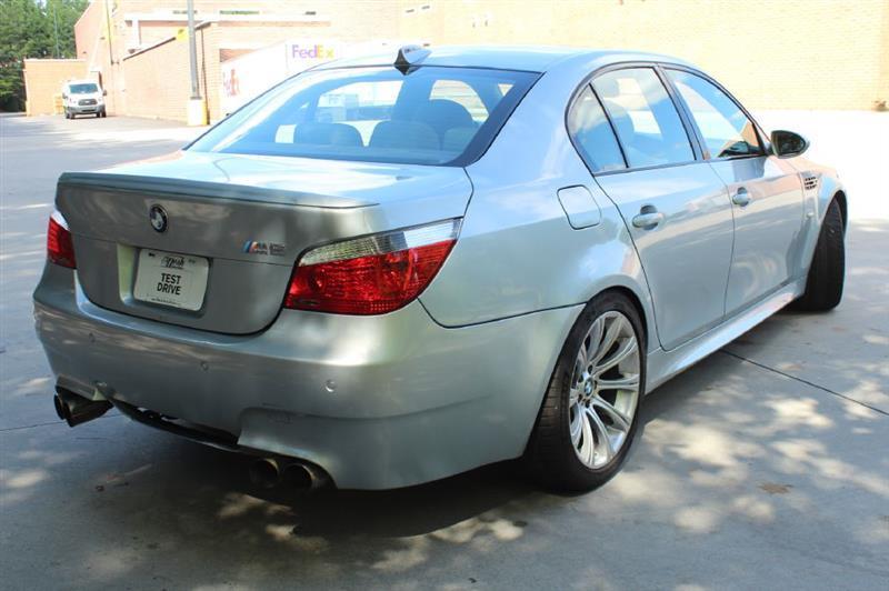 BMW M5  2006