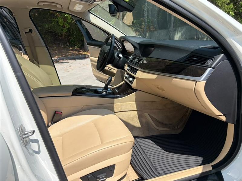 BMW 5-Series  2012